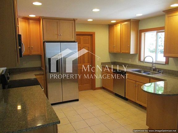4th image of 3303 E Bay Dr NW