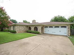 8704 Irongate Dr, North Richland Hills, TX 76182