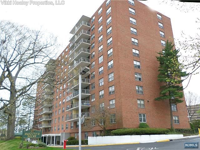 301 Beech St, Hackensack, NJ