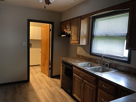 2nd image of 54 E 67th Ave