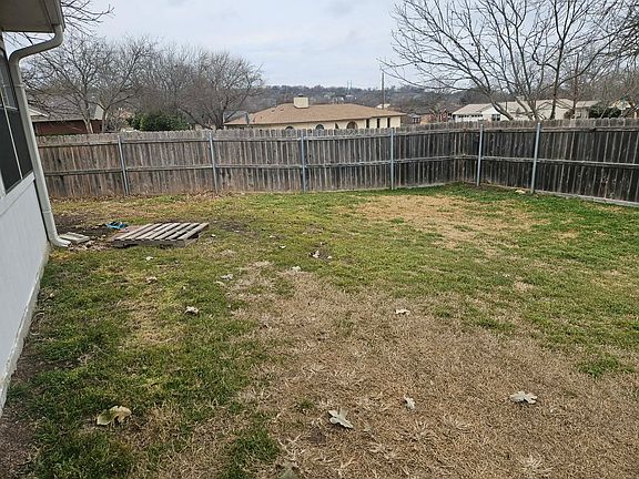 5th image of 901 Bruce Dr