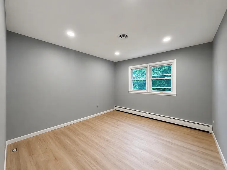 28 Carr St #2 — Photo 10