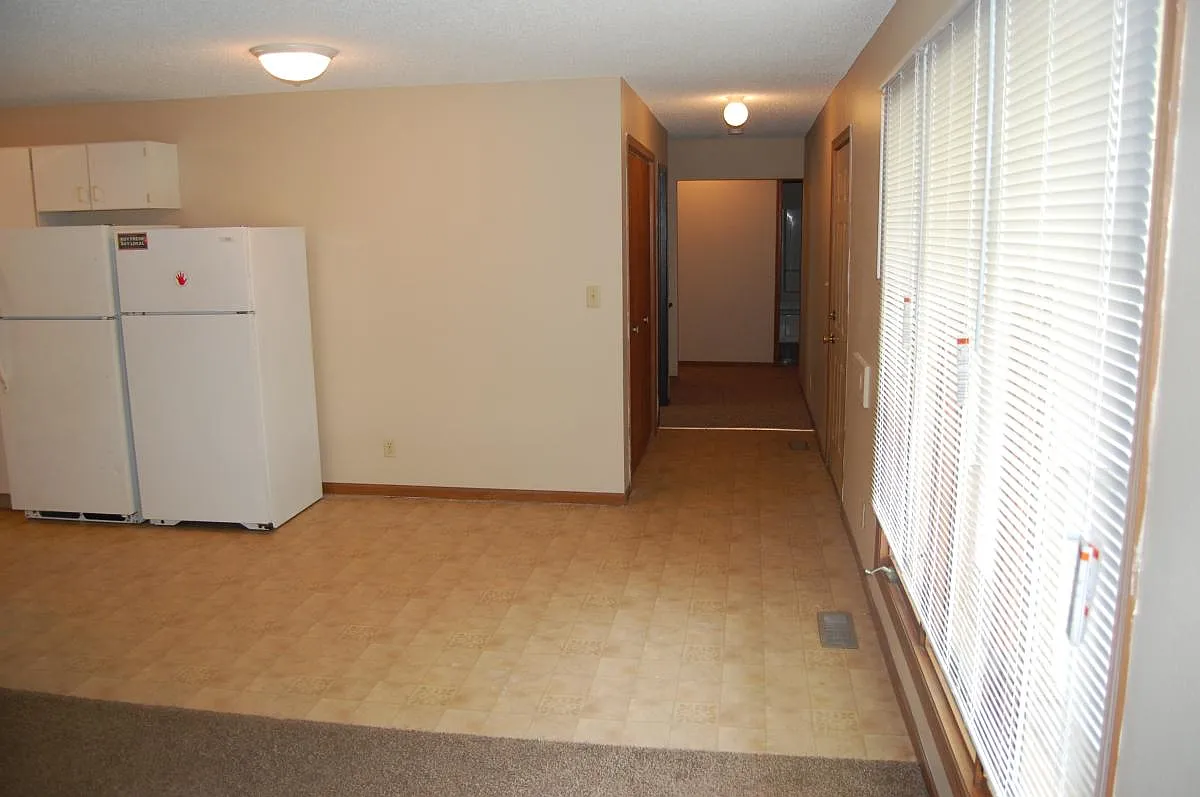 4 bed, 2000 sqft, $1,749 — Photo 4