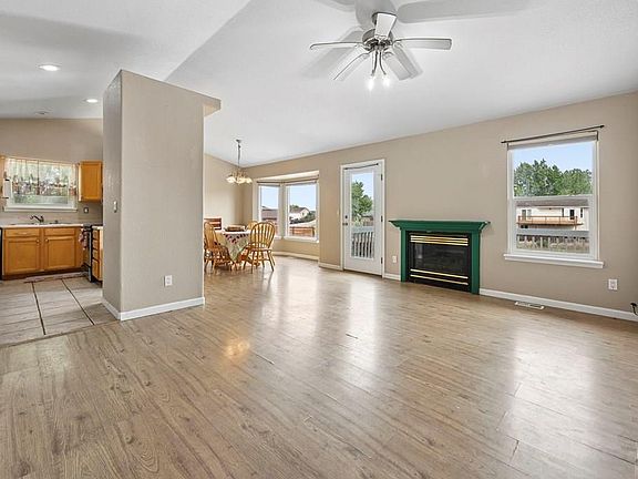 3rd image of 979 S Alexis Ln