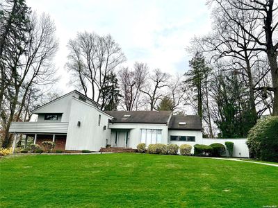 84 Fernwood Lane, Roslyn, NY, 11576