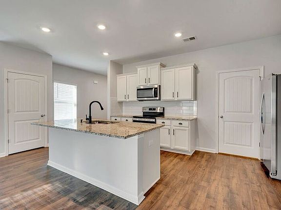 3rd image of 1128 Aronimink Dr