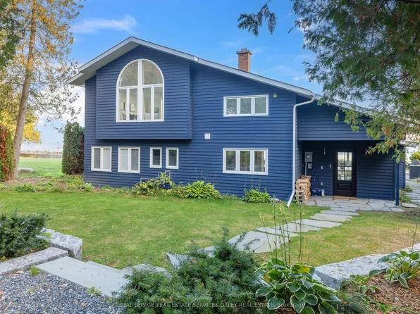 137 Bayview Ave, The Blue Mountains, ON N0H 1J0