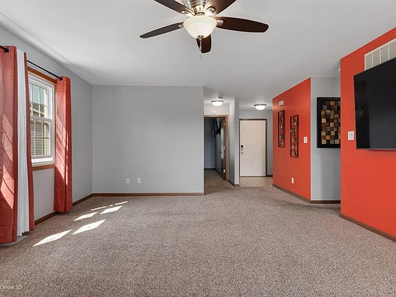 5th image of 627 W 89th Pl