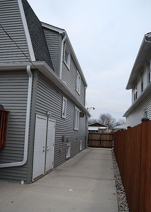 2nd image of 3916 N Nottingham Ave