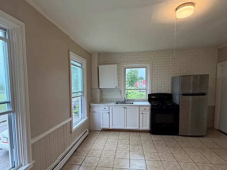 85 Morgan St — Photo 4