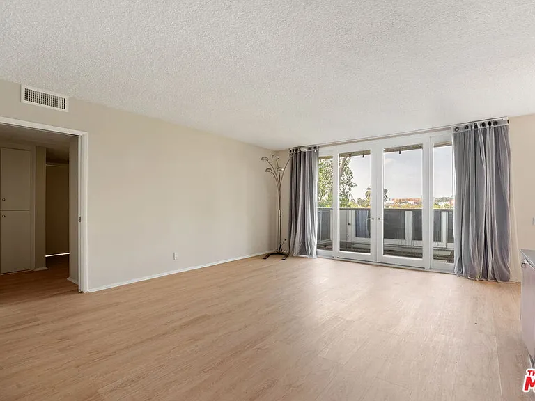 1025 N Kings Rd #313 — Photo 7