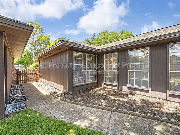 5th image of 16311 Forest Bend Ave