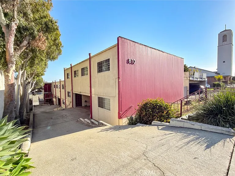 810 E Grand Ave — Photo 23