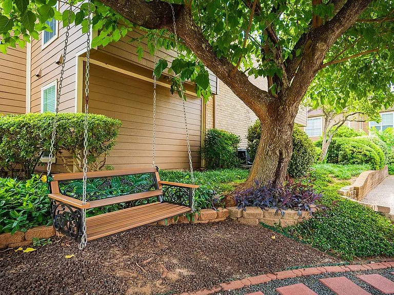 1860 White Oak Dr #242 — Photo 36