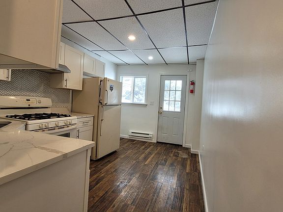 5th image of 1040 W Lynn St