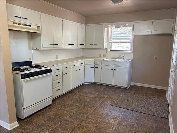 3rd image of 700 N 5th St