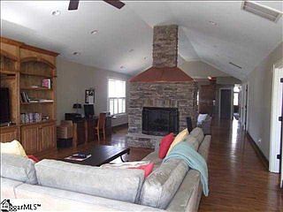 4th image of 606 Crescent Ave