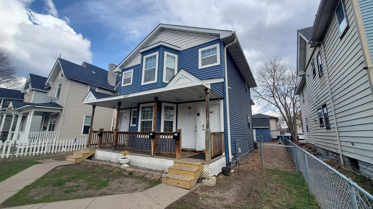 Building Photo - 2227 5th Ave S #101