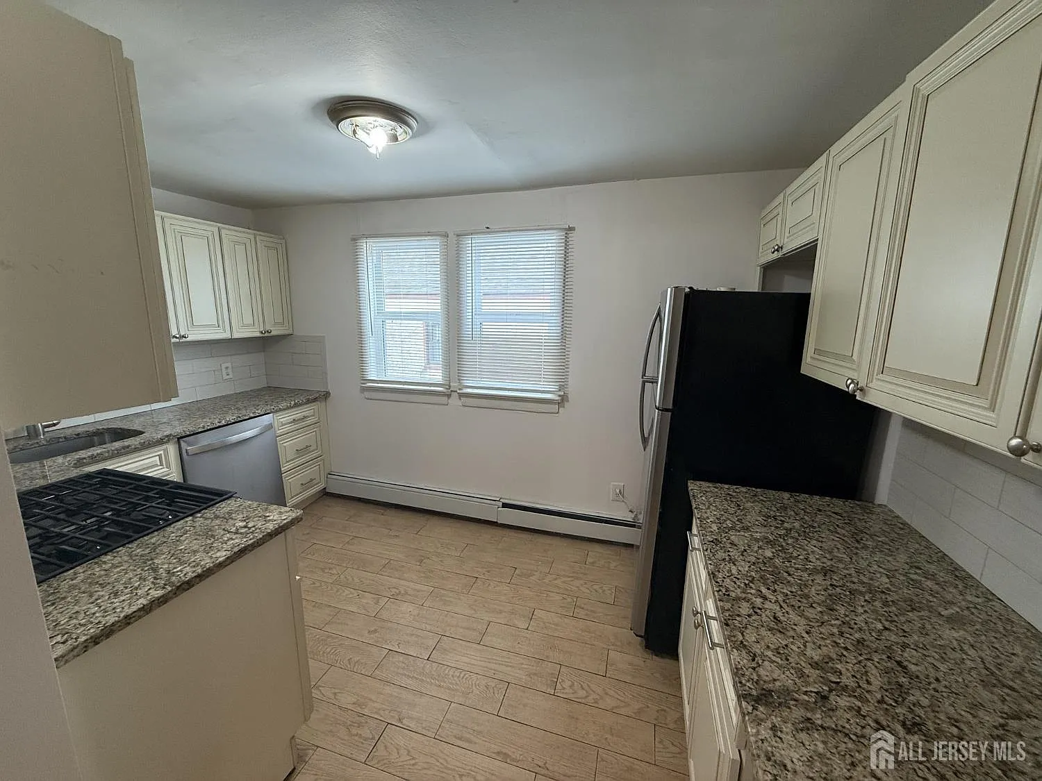2 bed, 1.0 bath, $1,750 — Photo 2