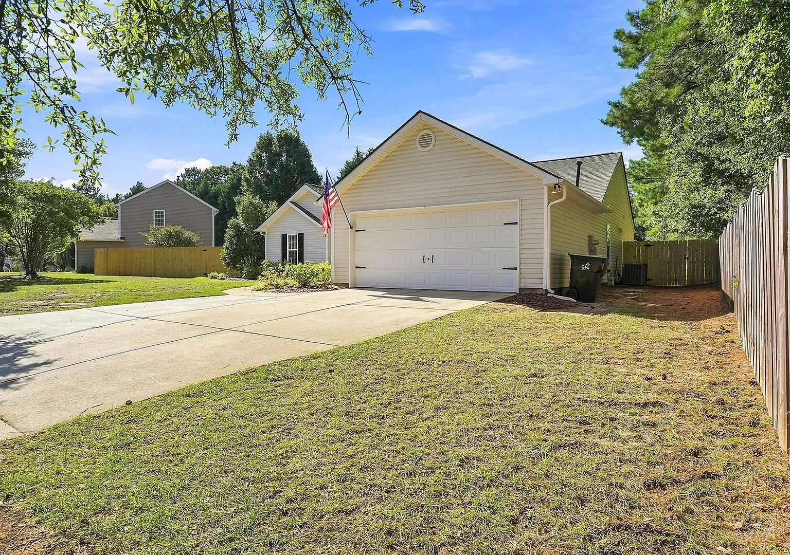 Available Now! Ranch Home- Great Back Yard- 2-Car Garage-New Roof-New Paint — Photo 4