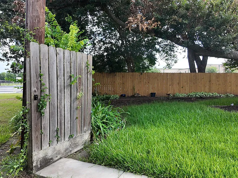 5946 Willowbend Blvd — Photo 41