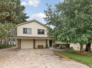 19311 Spyglass Ct, Plattsmouth, NE 68048
