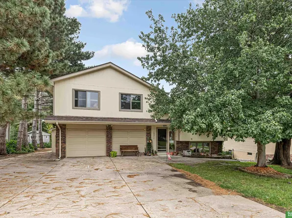 19311 Spyglass Ct, Plattsmouth, NE 68048