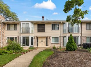 2640 Mitchell Dr APT 4, Woodridge, IL 60517