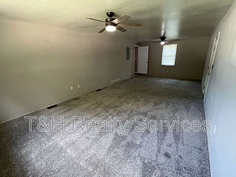2301 W Murden St — Photo 14
