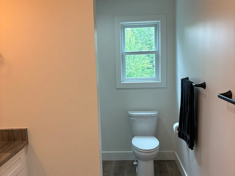 527 W Elm St — Photo 9