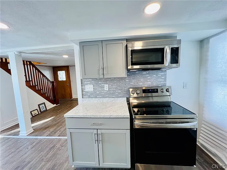 140 E Oneida St — Photo 7
