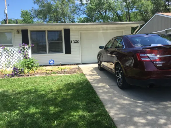 1320 E 16th St, Lawrence, KS 66044