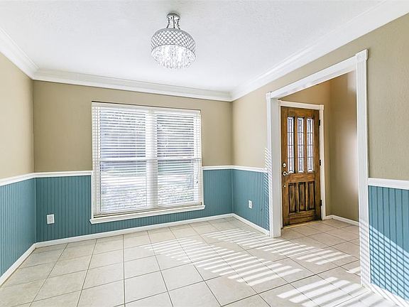 4th image of 2207 Saint James Pl