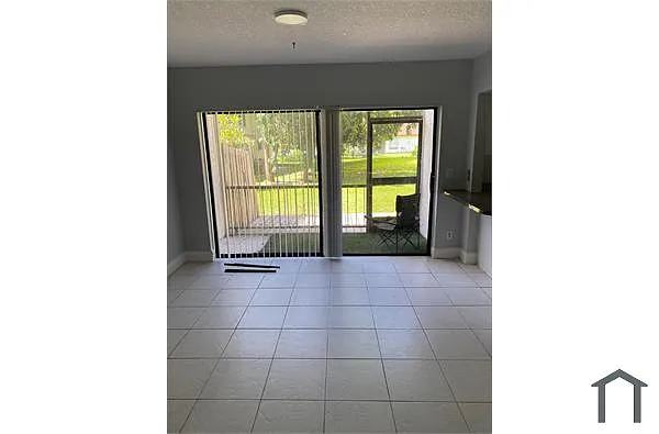 Building Photo - 1195 NW 16th Ave #14