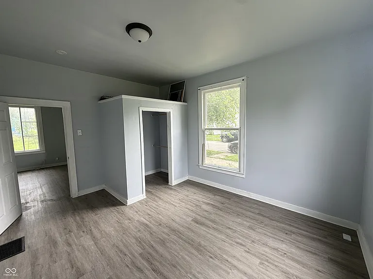 2627 Chase St — Photo 5