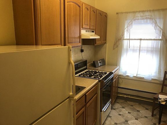 5th image of 2243 35th St