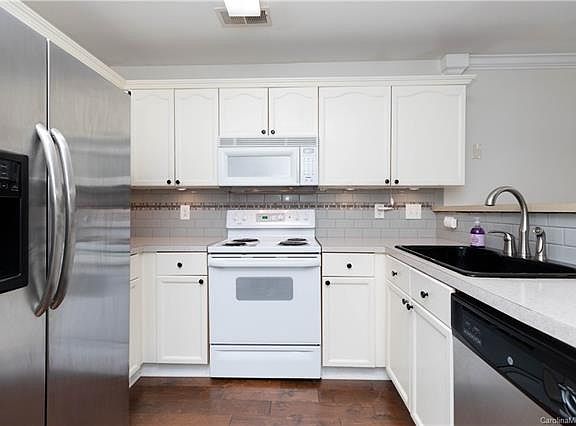 3rd image of 2157 Pavilion Ct #153