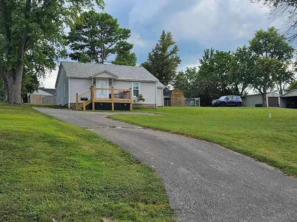 719 E Clement St, De Soto, MO 63020