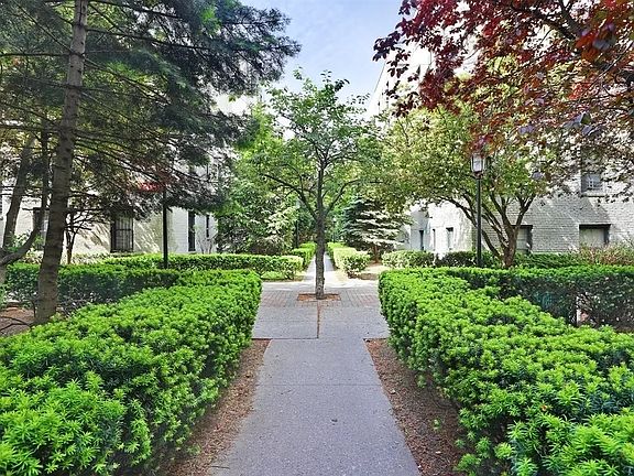 5th image of 21-48 35th St APT 4B