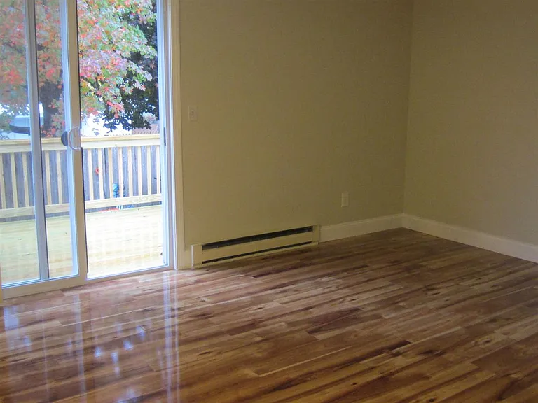901 Mammoth Rd #6 — Photo 7