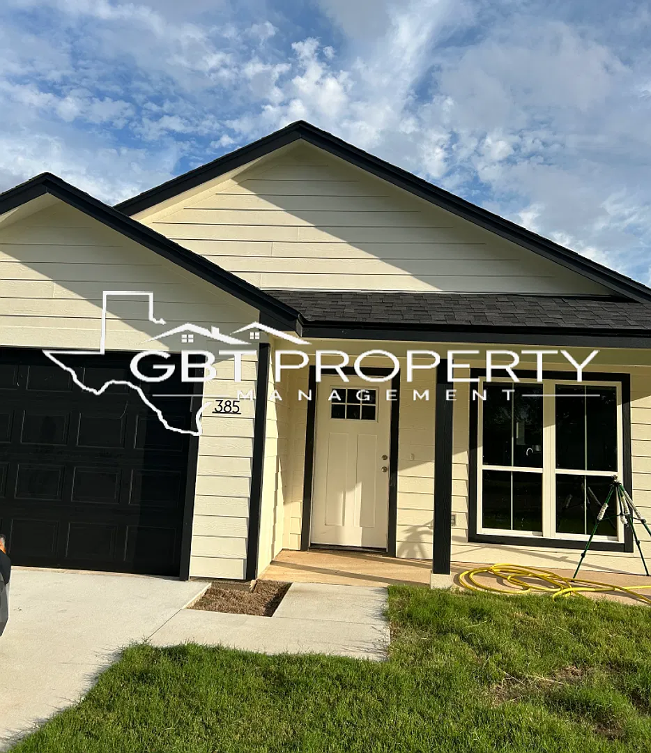 Brand New 3 bed 2 bath House! — Photo 1