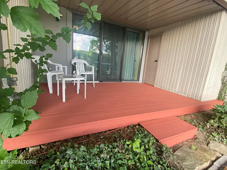 6 Lakeshore Ct #97 — Photo 4