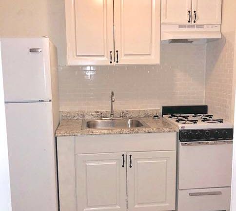 4th image of 283 Colorado Ave APT C