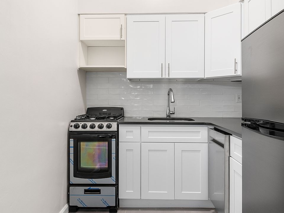 2nd image of 117 W 69th St APT 3A