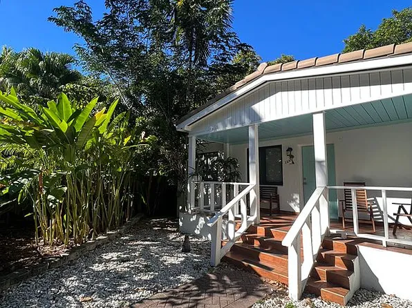 3245 Oak Ave, Miami, FL 33133