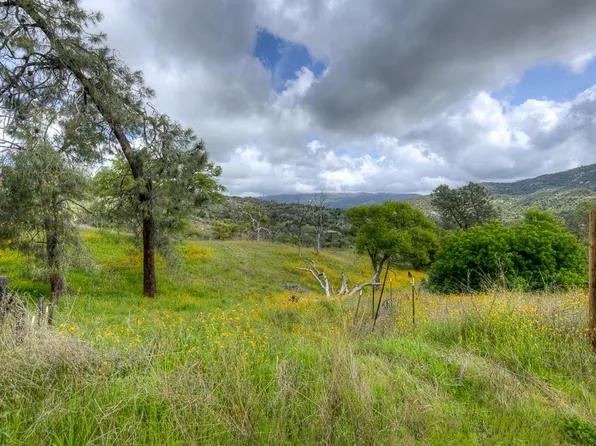 9 Pennyroyal Ln, Prather, CA 93651