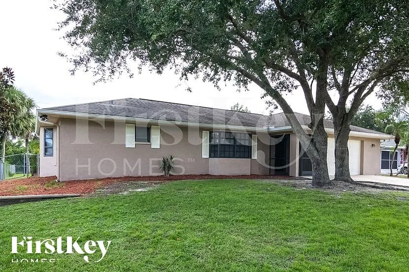 4 bed, 2.0 bath, 1945 sqft, $2,275 — Photo 2