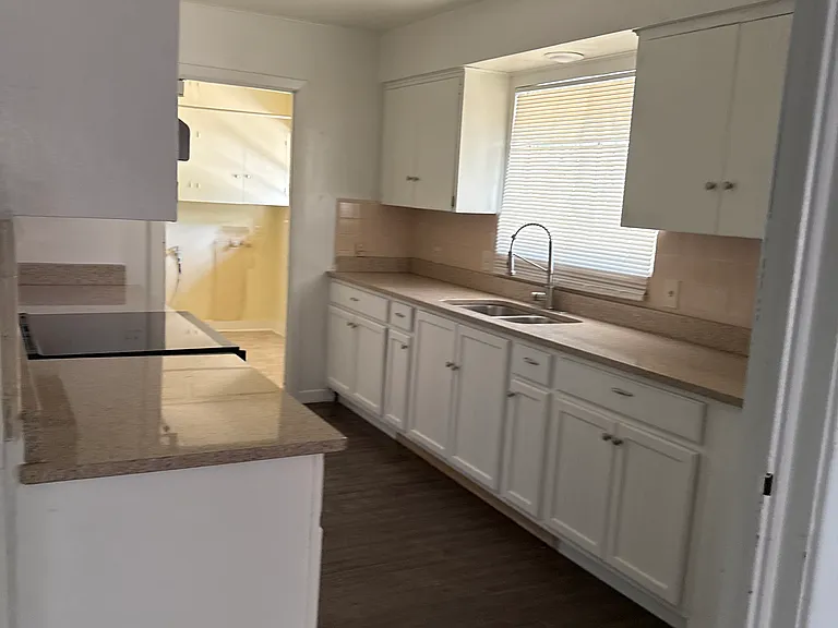 2715 Belvoir Dr — Photo 3