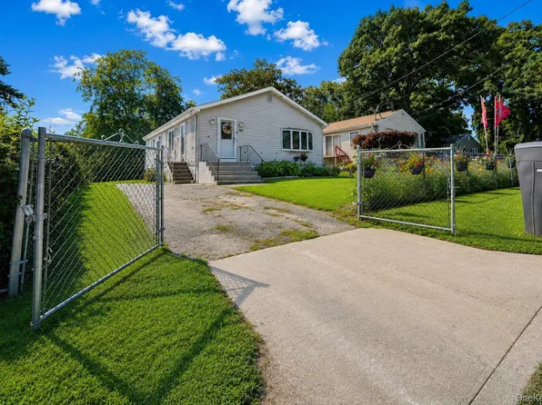 142 N 27th Street, Wheatley Heights, NY 11798