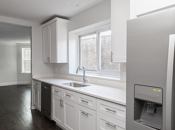 3rd image of 2720 W Winnemac Ave APT 2